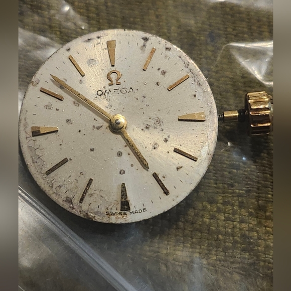 Vintage Omega Movements one works great the other one doesnt - Picture 10 of 12